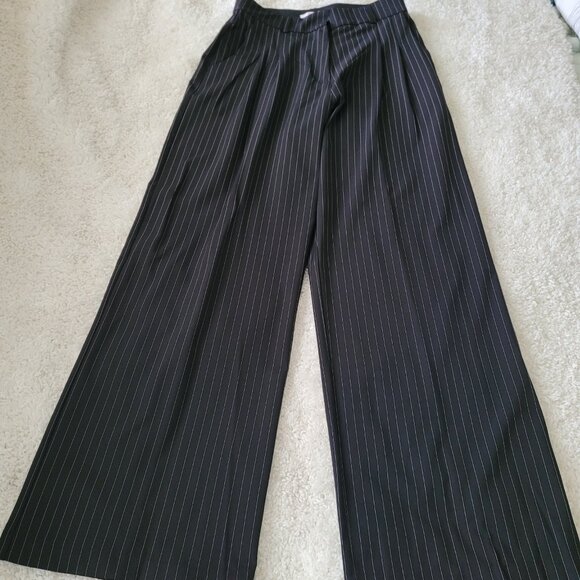 Bar III striped vest petite pantsuit. Pants are size 2P and vest is petite small - Picture 6 of 9
